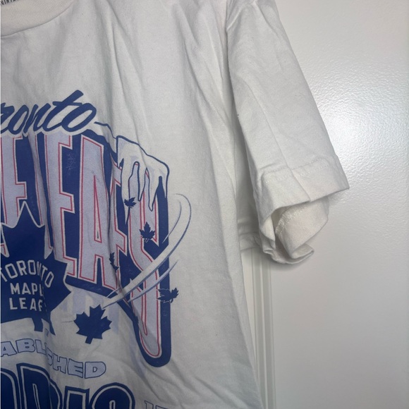 Abercrombie Men’s Toronto Maple Leafs Graphic T-Shirt - Picture 4 of 5